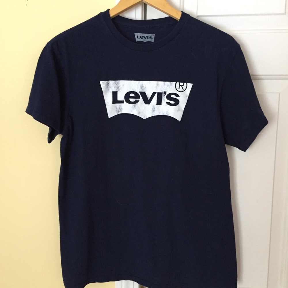 SOLD Levi’s Tee - Picture 2 of 5
